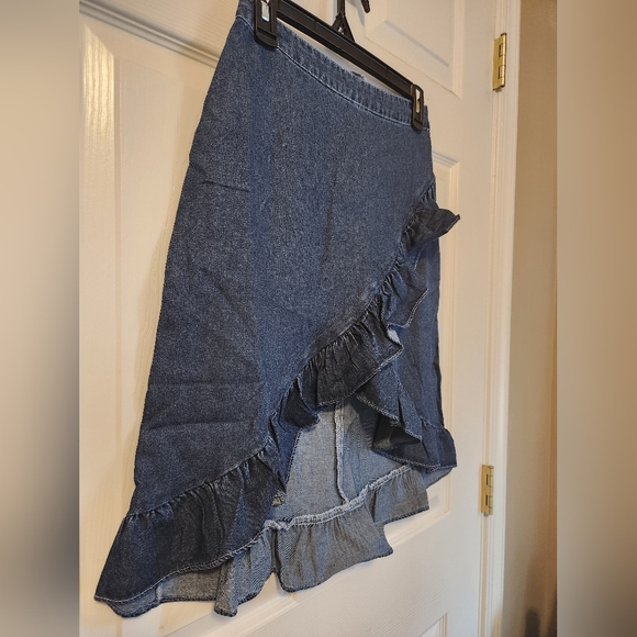 LADIES DENIM SKIRT, SZ XS/2, NEW - Picture 2 of 5